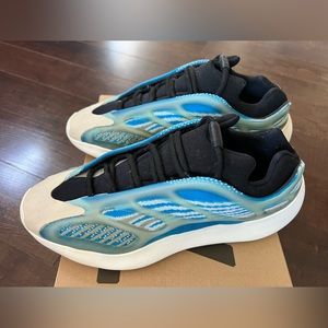 Official Yeezy 700 V3 Men Sz 11 G54850 box included